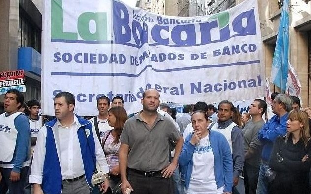 El gremio bancario acordó una suba de 15%, revisión y dos bonificaciones
