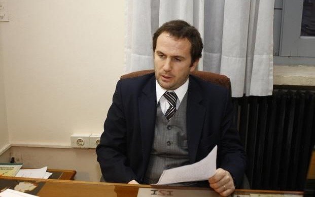 Allanamientos en una causa por licencias “truchas”