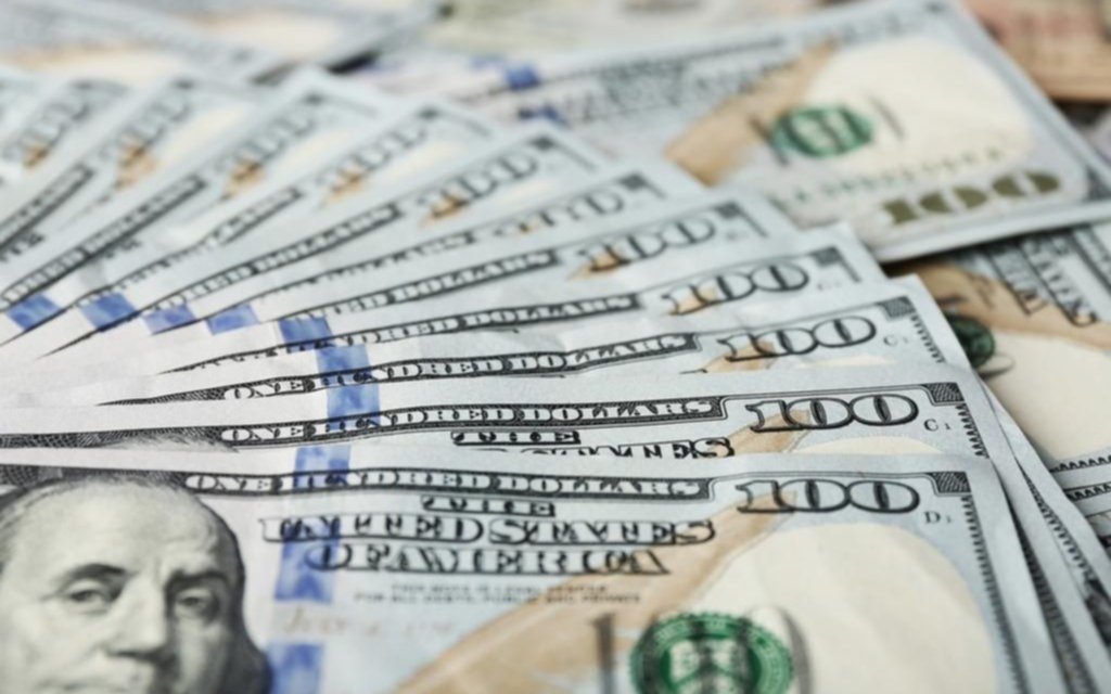 Afloja un poco la cotización del dólar: $25,47