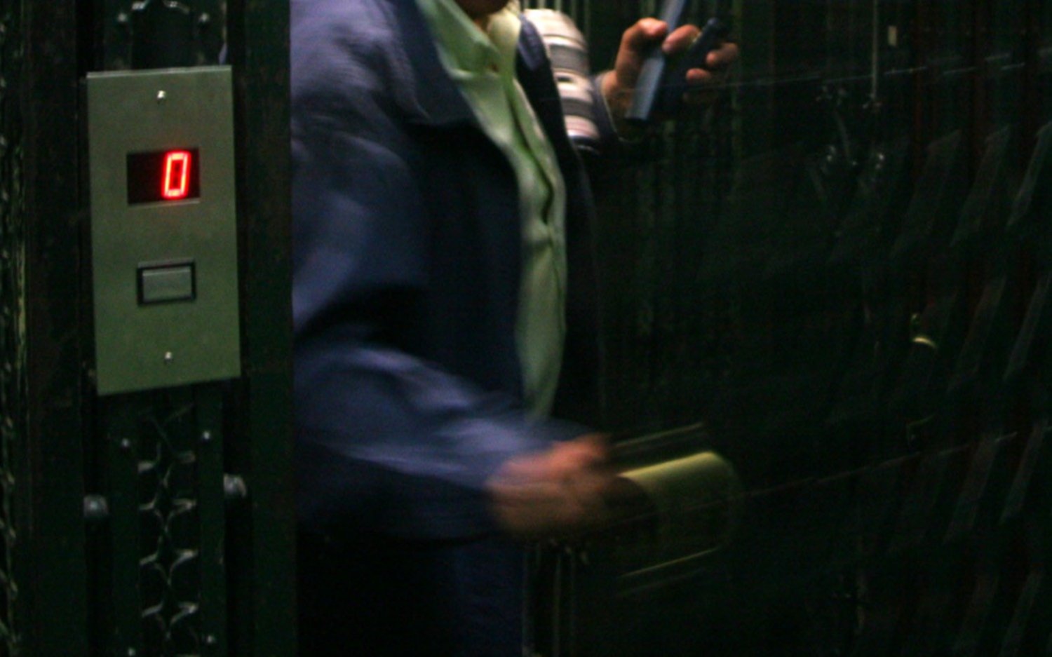 Apuran la eliminación de las puertas tijera en los ascensores de La Plata