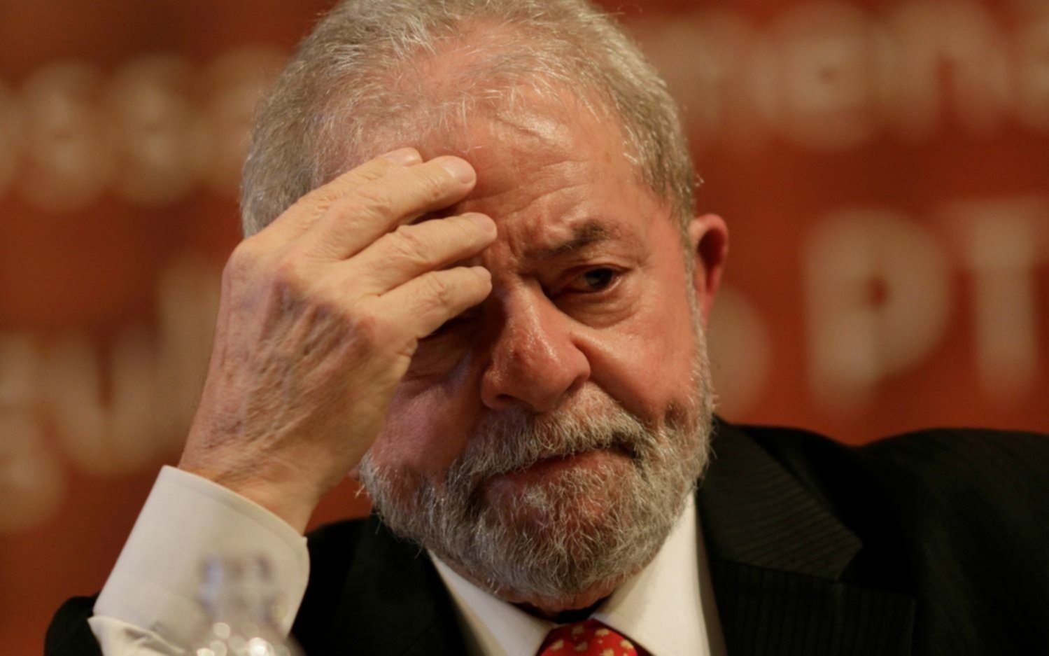 Desde la prisión, Lula insiste en que será candidato a presidente de Brasil