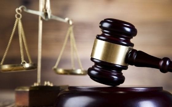Jueces vs. abogados por un fallo que frenó el aumento de honorarios
