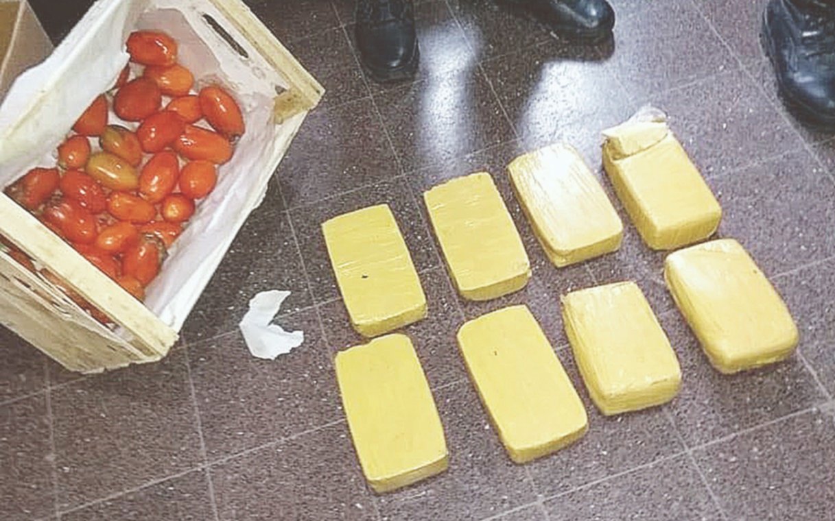 Encontraron más de 8 kilos de cocaína entre los tomates que iban a una cárcel