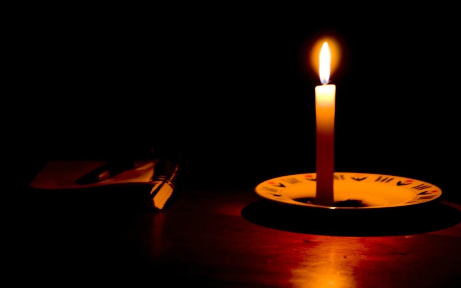 Vecinos a maltraer por cortes de luz en diferentes barrios