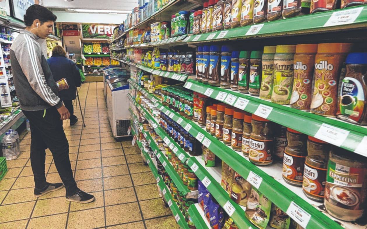 Gaseosas, snacks y carnes, entre lo que más se restringe el consumo hogareño