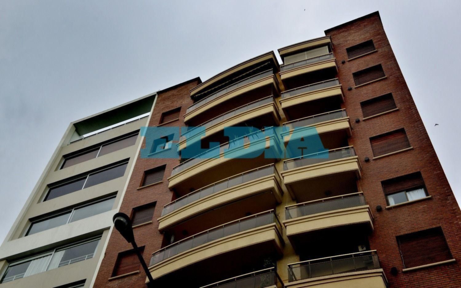 Una joven de 23 años murió al caer desde un 9º piso