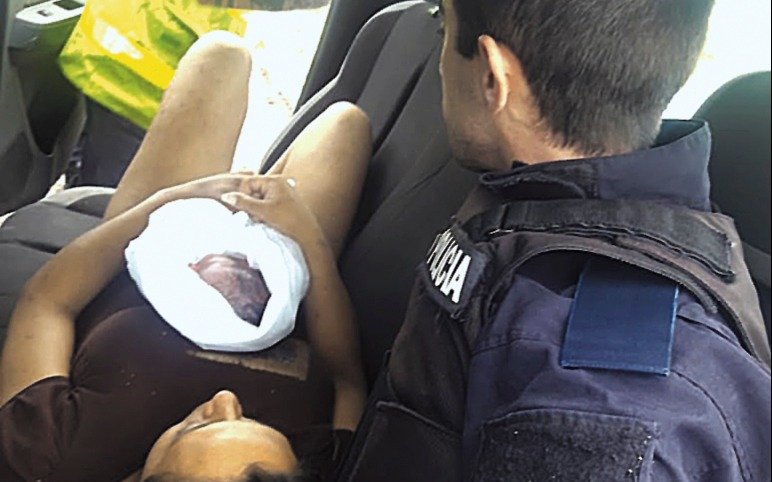 Dramático parto con ayuda de policías en Lisandro Olmos