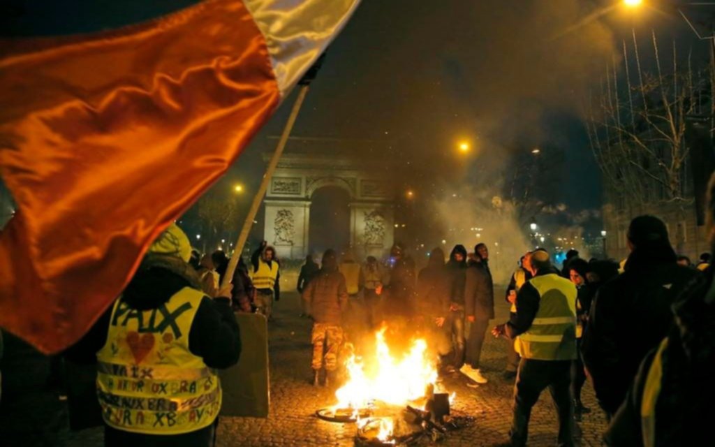 Francia teme otro día de furia con los chalecos amarillos