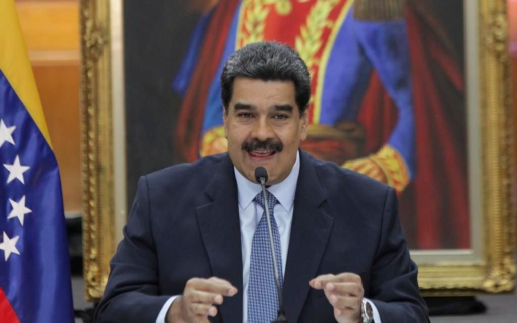 En medio de la agobiante crisis, Maduro aumenta 300% el sueldo básico