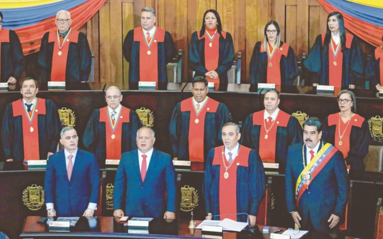 Crece la presión internacional pero Maduro reafirma que no renuncia