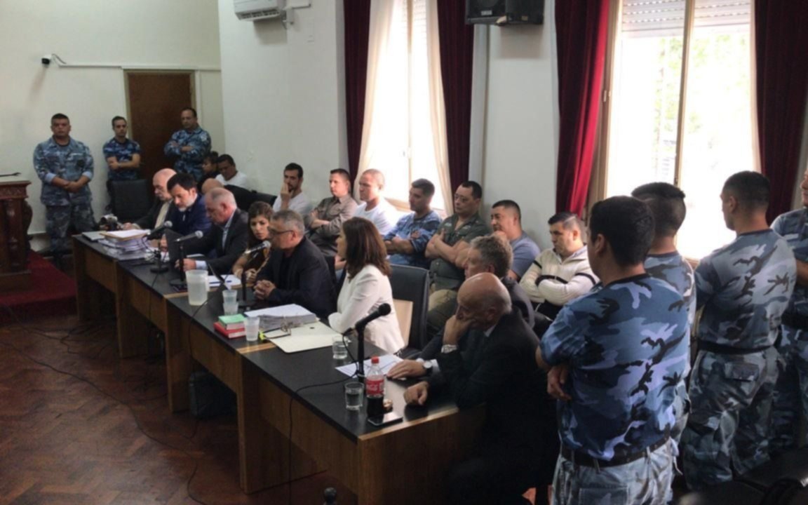 Un perito complicó a cuatro ex policías