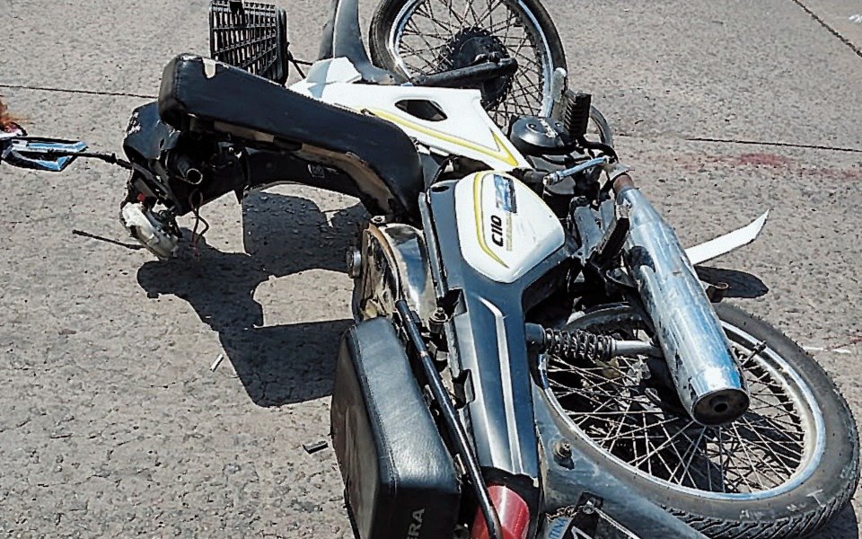 Falleció una motociclista por un choque en Tolosa