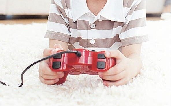 Riesgos para los niños por un excesivo apego a los videojuegos