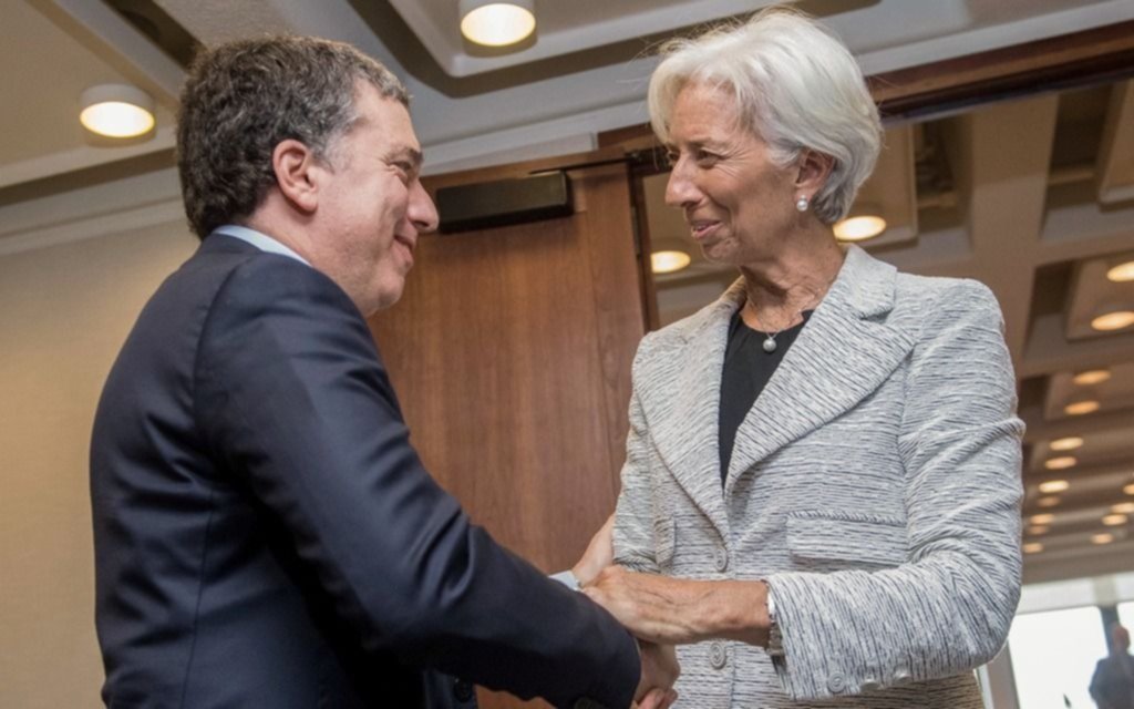 Más plata del FMI, que alerta por la inflación y el déficit