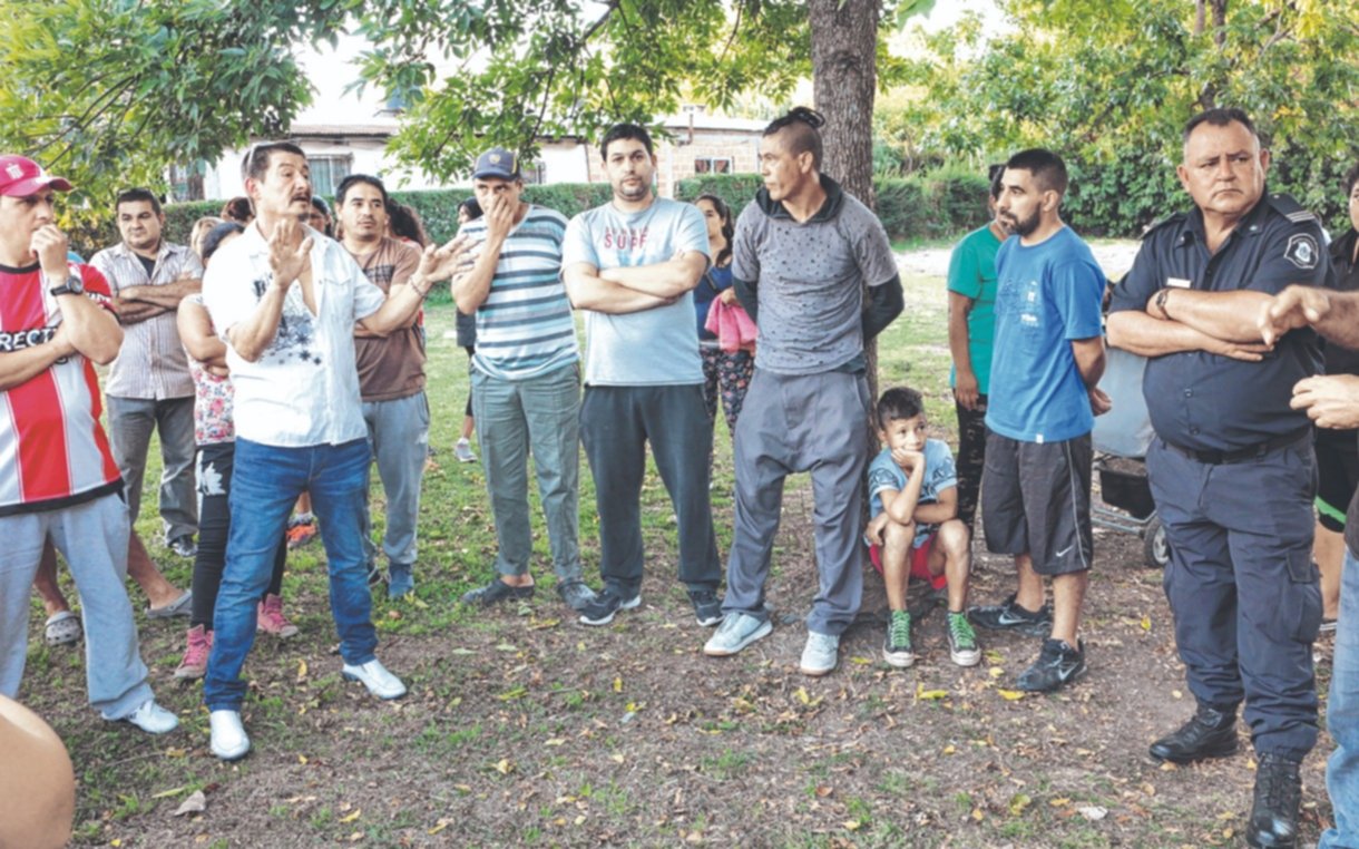 Jaqueados por los robos violentos, en en Abasto pidieron seguridad a gritos