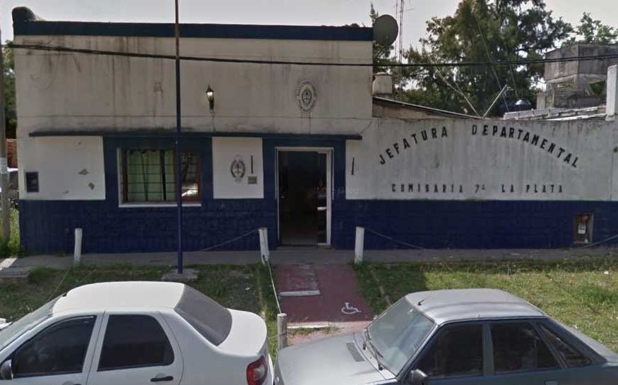 Vestidos con ropa policial, atacaron de madrugada como piratas del asfalto
