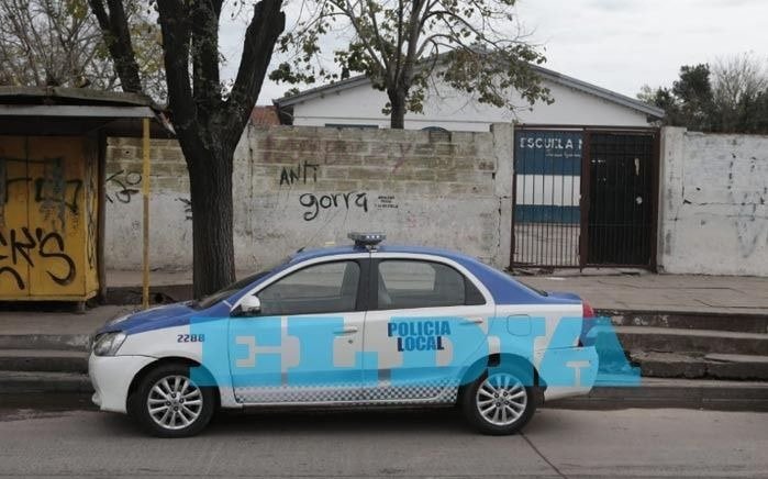 Un alumno llevó una pistola 22 a la secundaria de 520 y 138