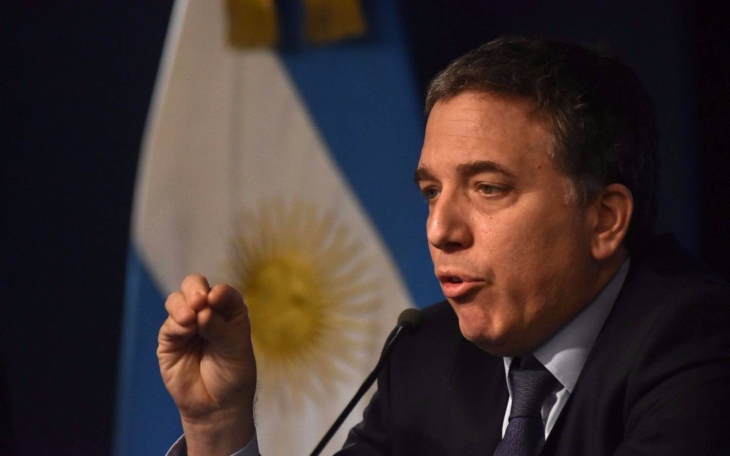 Dujovne enfrentará las presiones fiscales del FMI