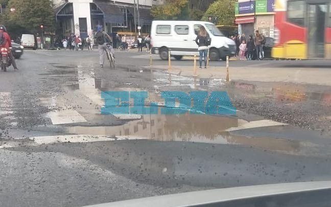 Quejas por el hundimiento del asfalto cerca de la Estación