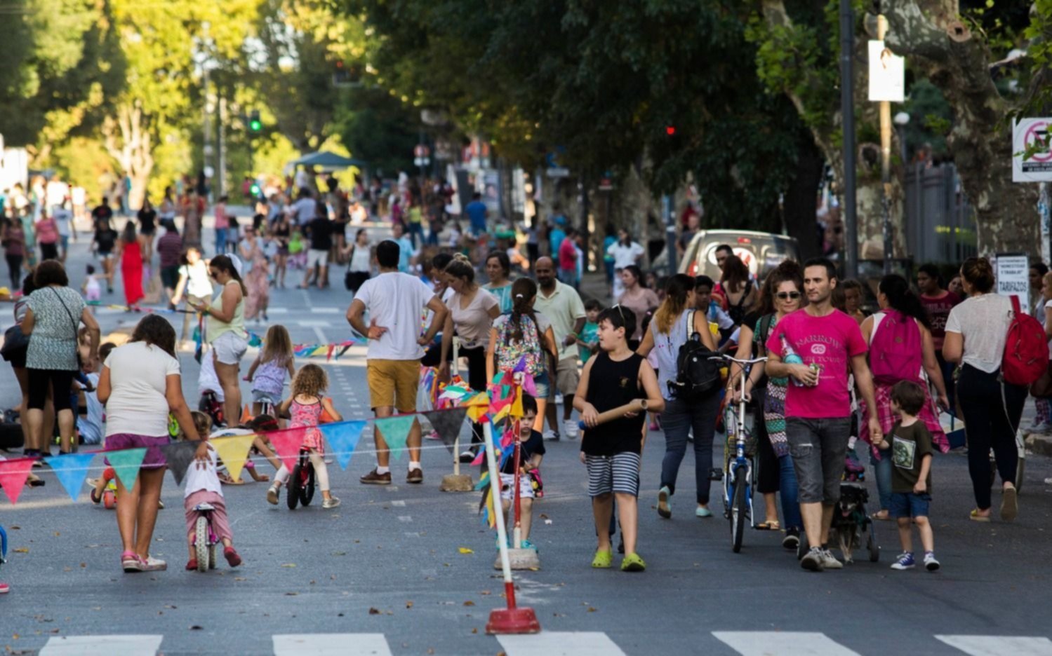 Un corredor para que los chicos jueguen en la calle