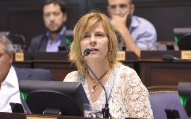 Acto de un sector del peronismo local en el club Platense