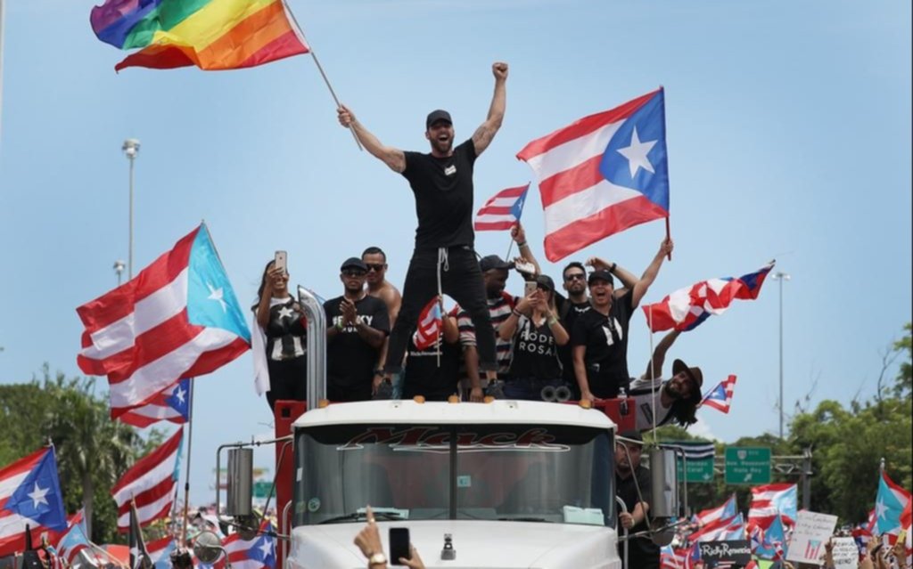 Puertorriqueños celebran tras la renuncia del gobernador