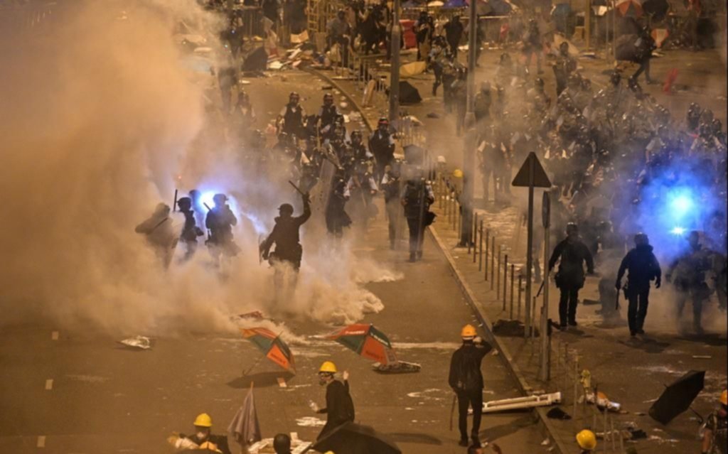 Otra masiva marcha en Hong Kong y nueva represión policial