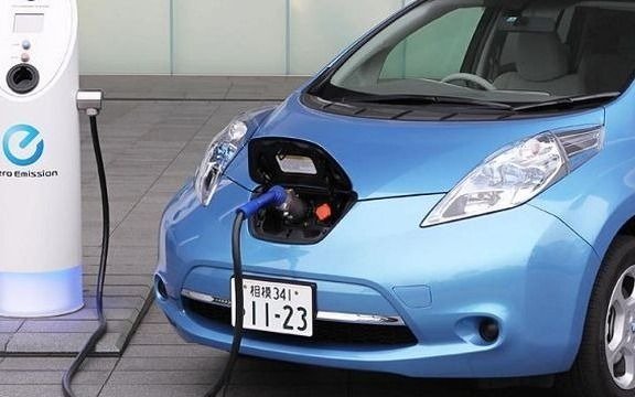Instalarán en avenida 51 el primer cargador para autos eléctricos