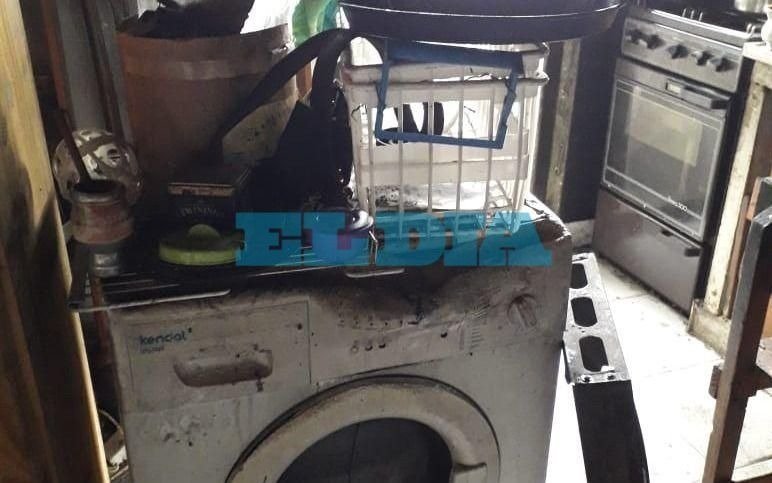 Un incendio dejó en la calle a una familia de Ensenada