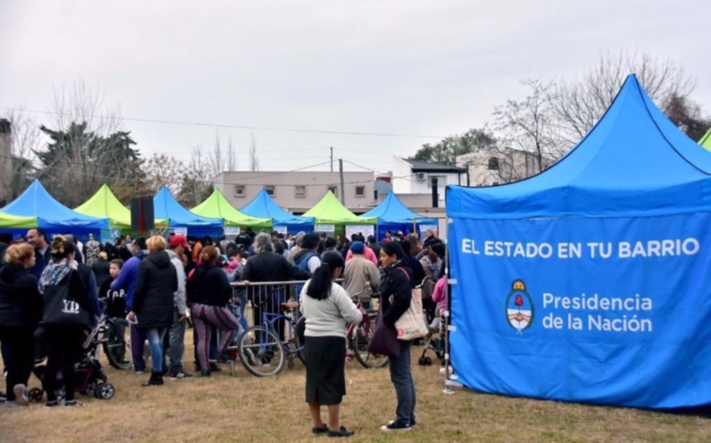 Facilitan trámites en la plaza de 1 y 53