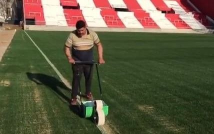 Comenzaron a marcar el campo de juego en 1 y 57