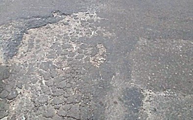 El asfalto pide auxilio 43 y 1, una zona de alto tránsito