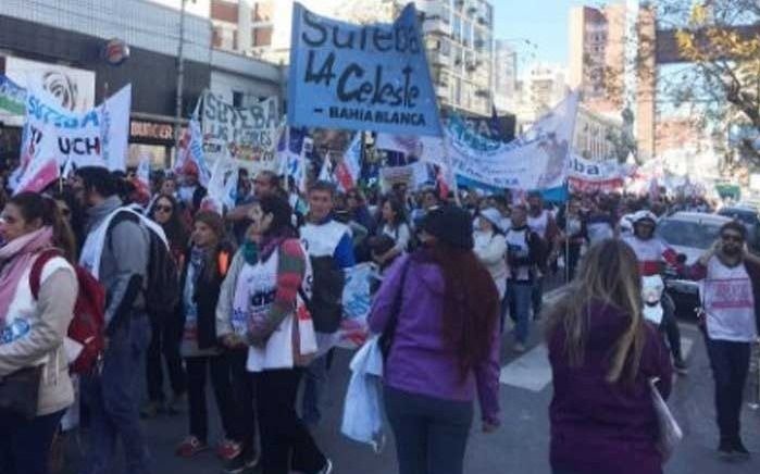 Docentes se movilizaron por la cláusula gatillo mensual