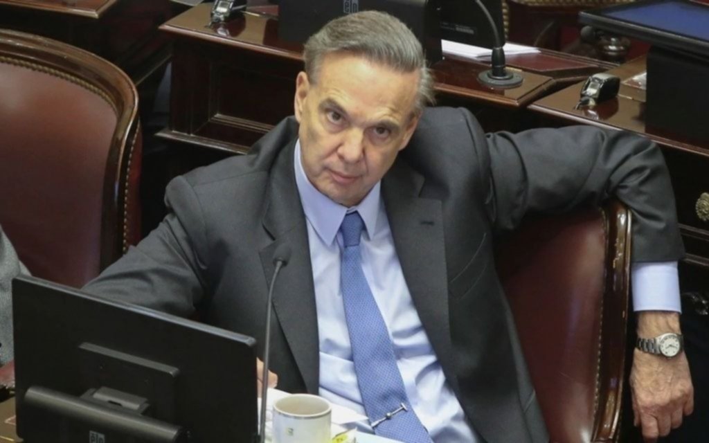 Pichetto oficializó su salida del bloque peronista en el Senado y formó otro