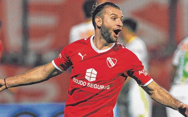El Rojo tuvo la contundencia que le faltó a Defensa, y con poco avanzó a cuartos de final