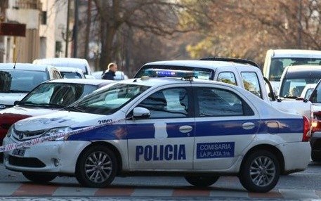 Joven le quitó la billetera con plata y documentos a una jubilada en Barrio Norte