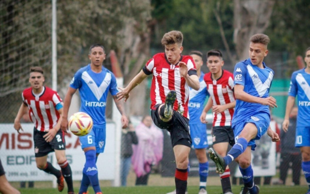 La Reserva del Pincha, con un jugador menos, rescató un punto sobre el final frente a Arsenal