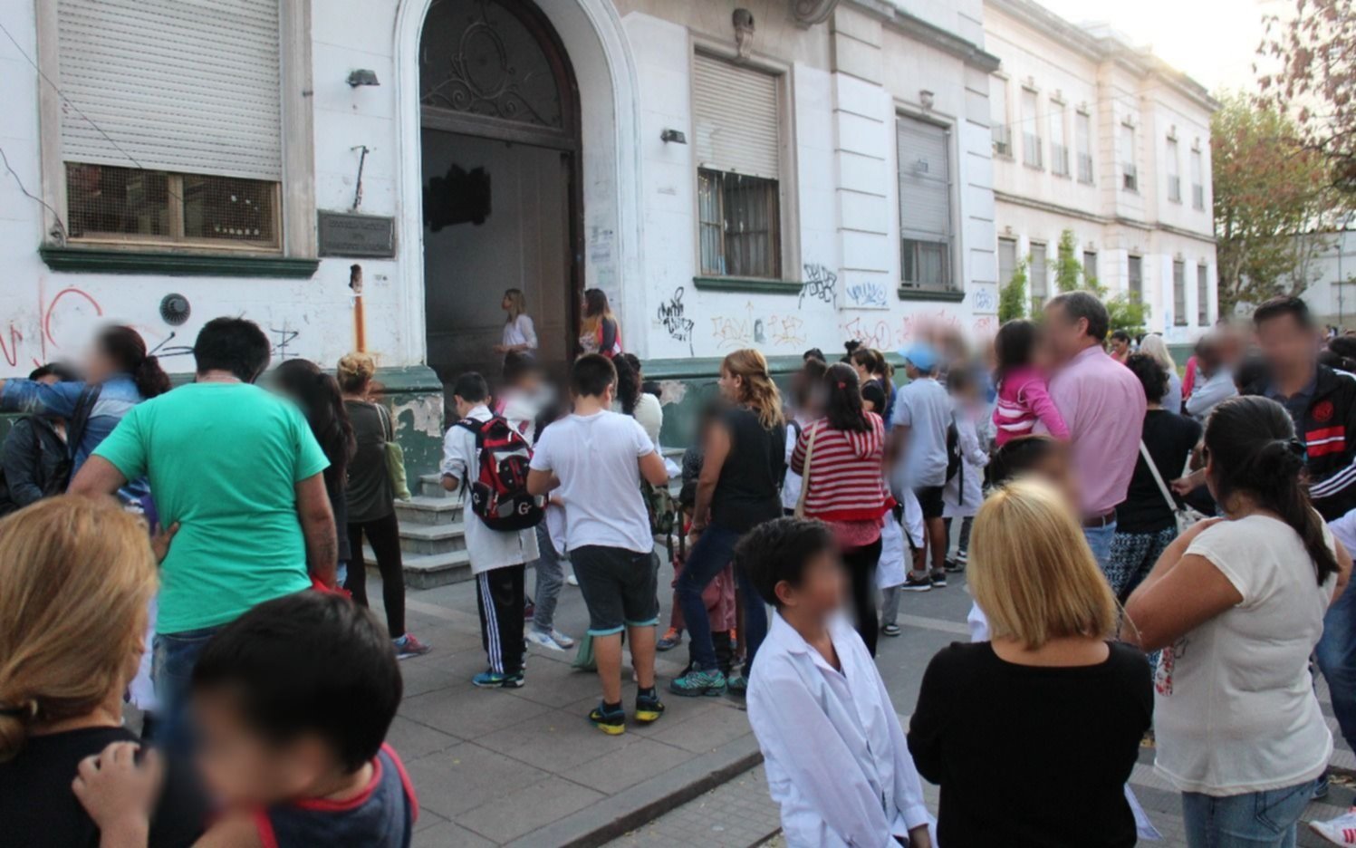 Golpes y sangre en una pelea de estudiantes del Normal 3