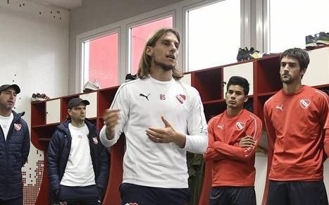 Beccacece paró un equipo con un esquema 4-3-3, con Roa desde el arranque