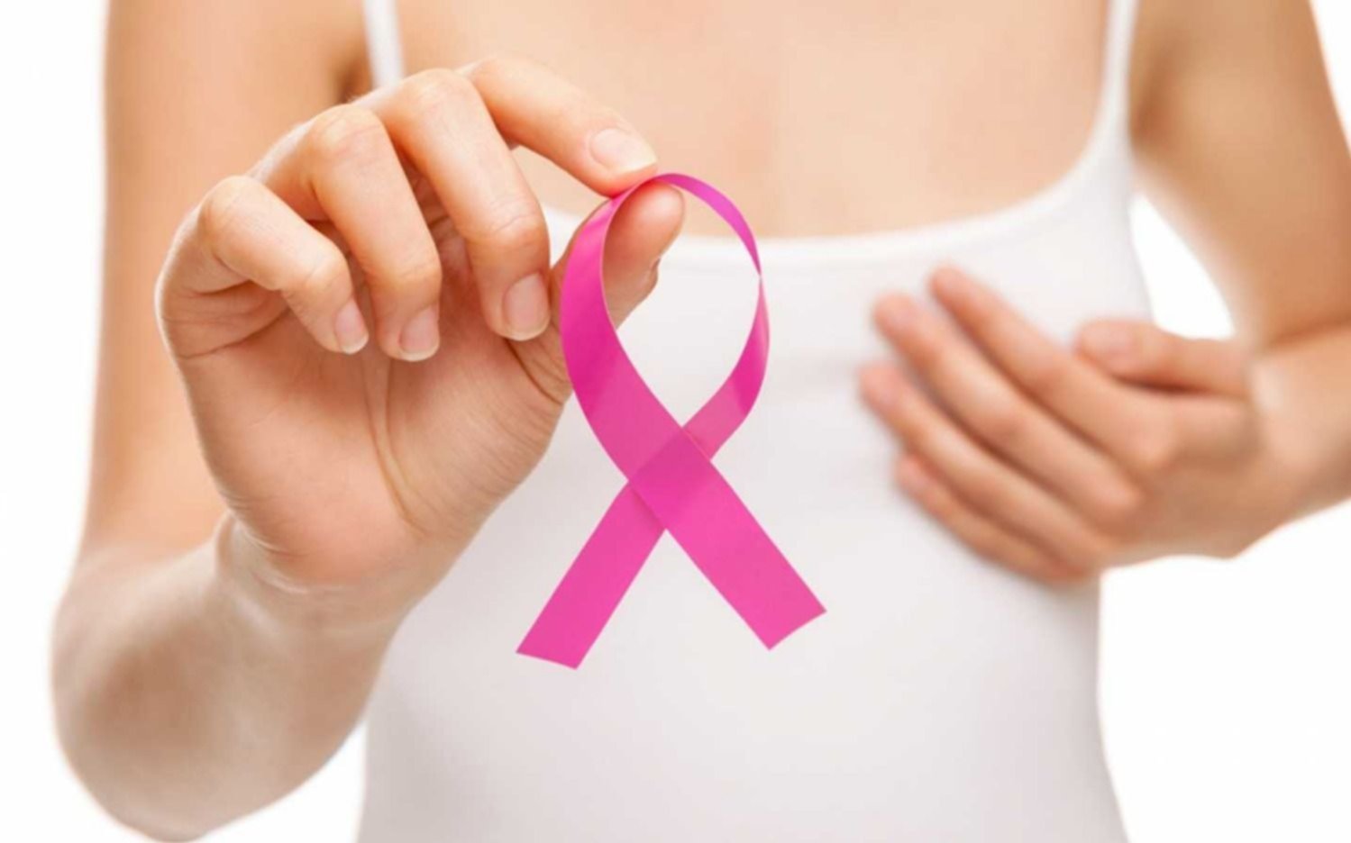 Charlas, mamografías y el Palacio Municipal rosa contra el cáncer de mama