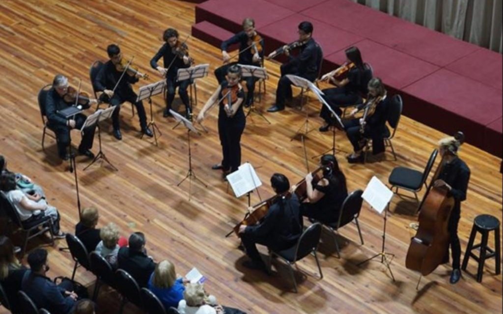 La Camerata de la Orquesta Escuela de Berisso, en City Bell