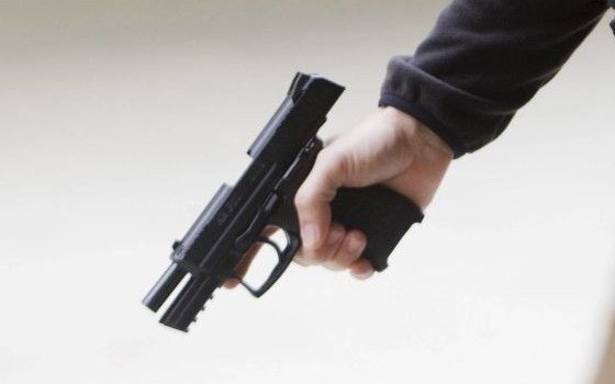 Tiros, puñaladas y tres heridos en una jornada muy violenta en Tolosa