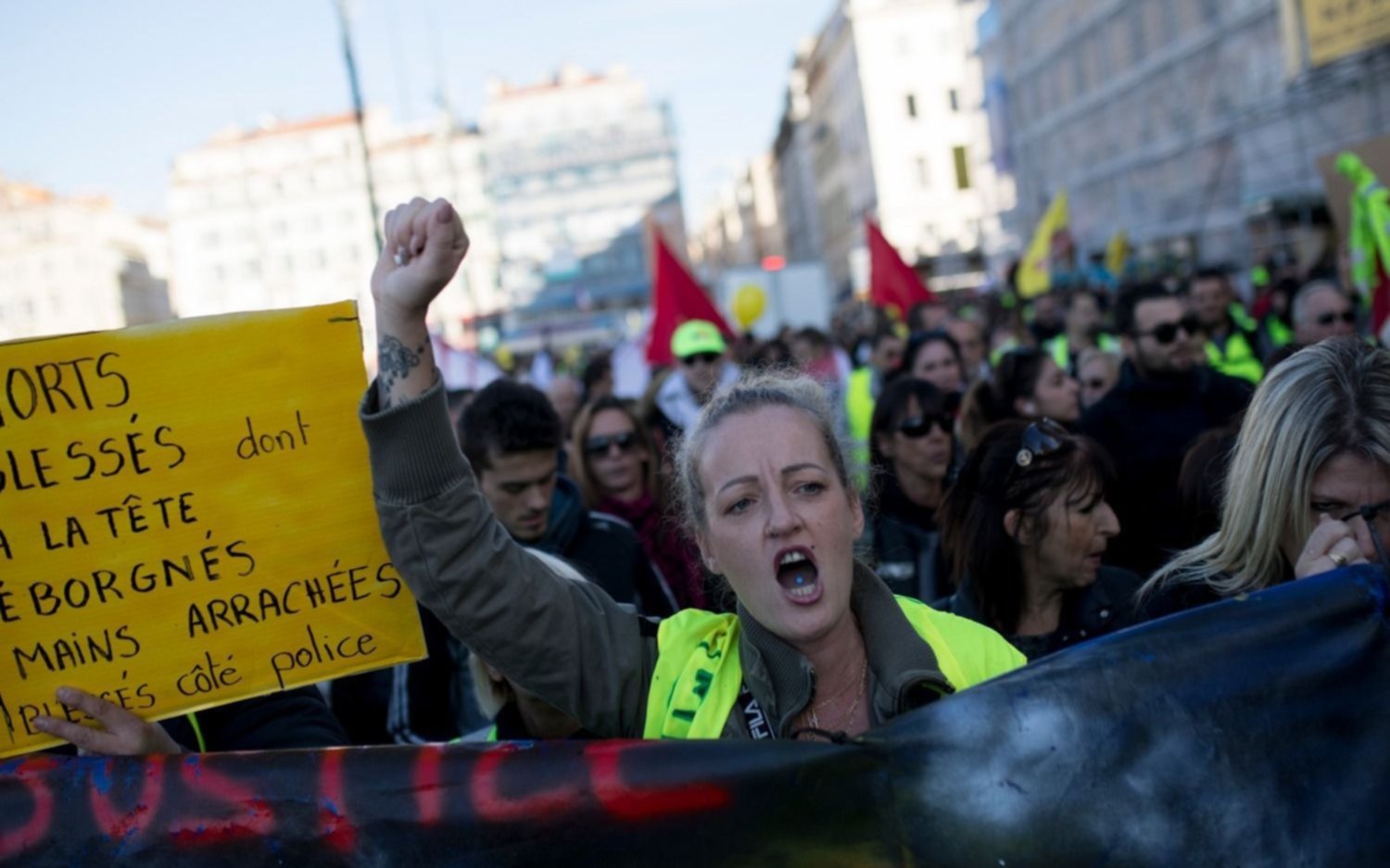 Primer aniversario de los “chalecos amarillos” en Francia con detenidos