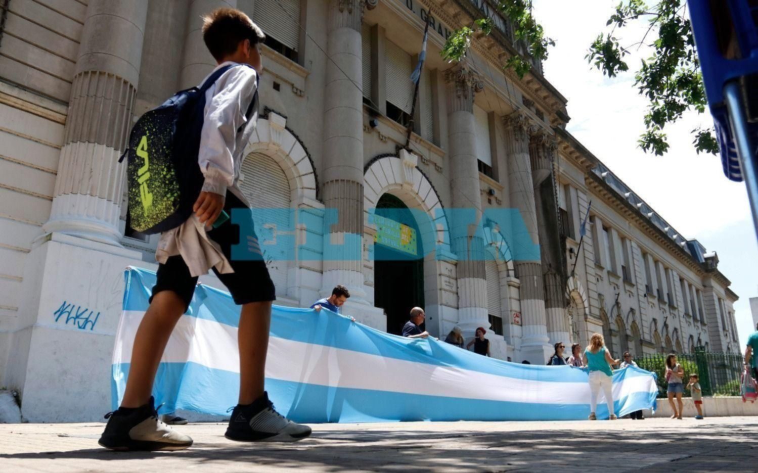 Disconformes con la limpieza que hicieron en el Normal 1, no afloja el ausentismo en las aulas