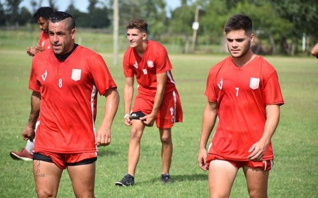 Cambaceres pone primera con sus tres refuerzos