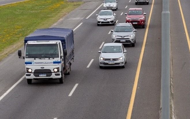 Restringen el tránsito pesado en la Autopista
