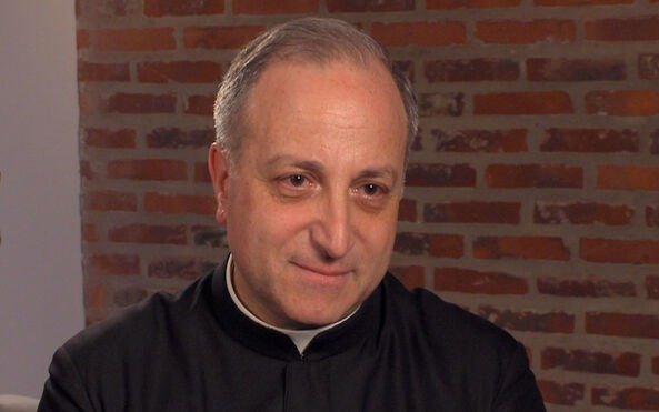 Expulsan de la Iglesia a un cura de La Plata por “actos impuros”