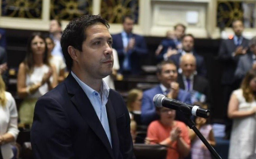 Un primo de Wado de Pedro será nexo entre Kicillof e intendentes