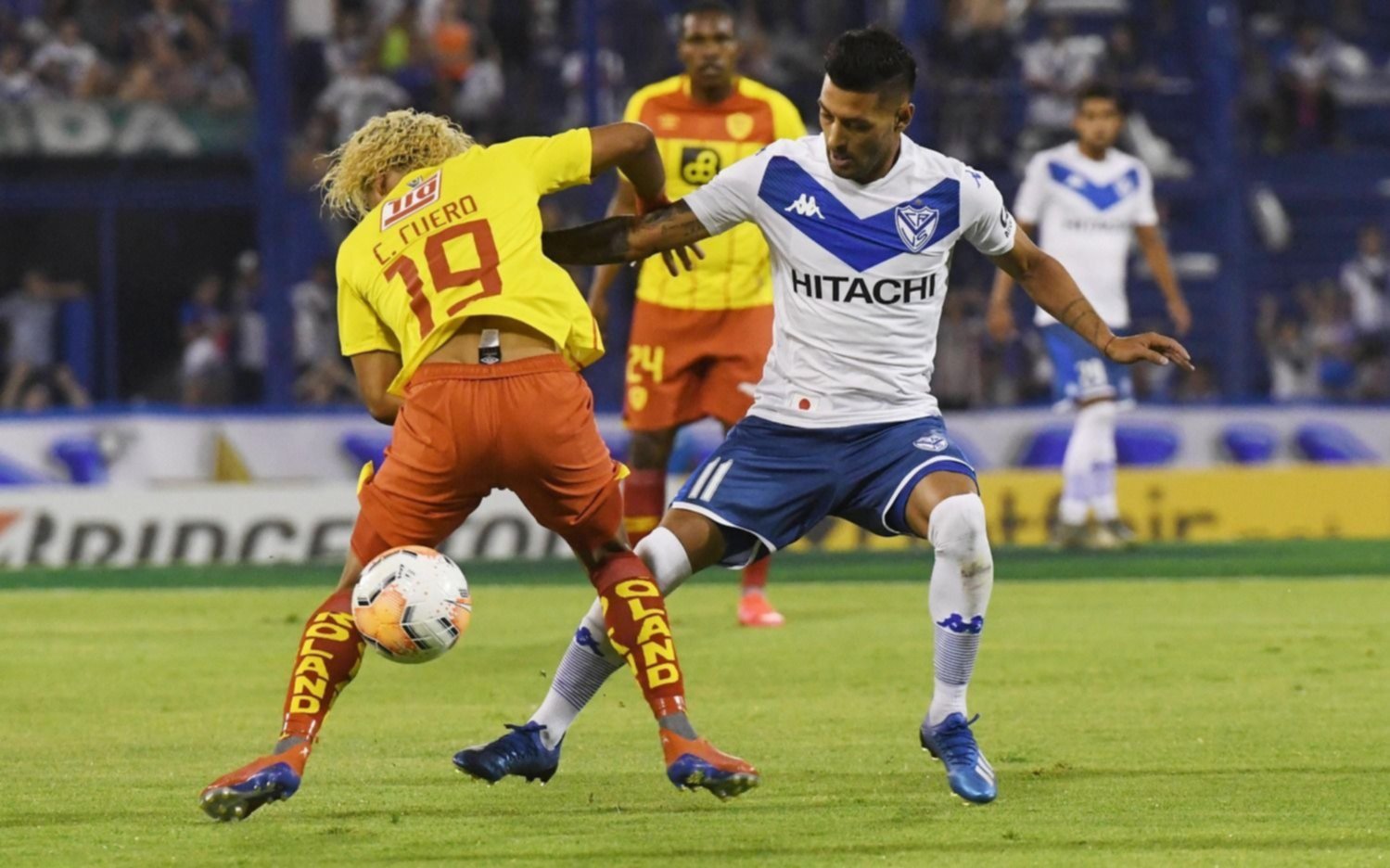 Vélez le ganó a Aucas con un golazo de Centurión