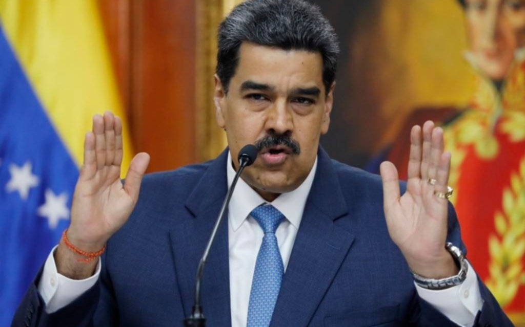 Maduro afila su mensaje vestido de militar